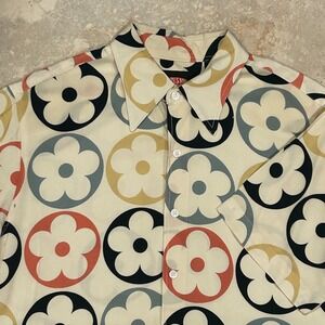 Petals and Peacocks Shirt Men M Cream Floral Print Flower Button Up Short Sleeve